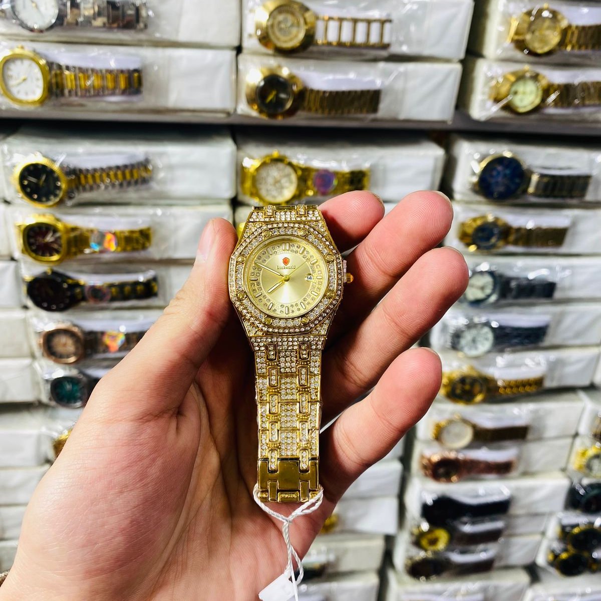 Luxury Gold Diamond-Studded Wrist Watch – Premium Designer Style Quartz Watch for Men & Women - Image 5